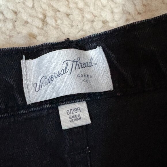 Universal Thread black distressed vintage straight style jeans women's 6 / 28R - Picture 4 of 4